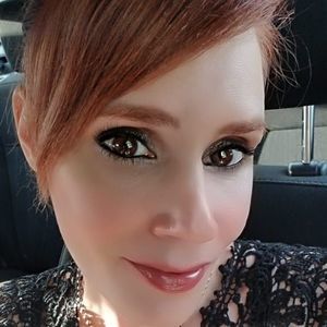 Meet your Posher, Ella